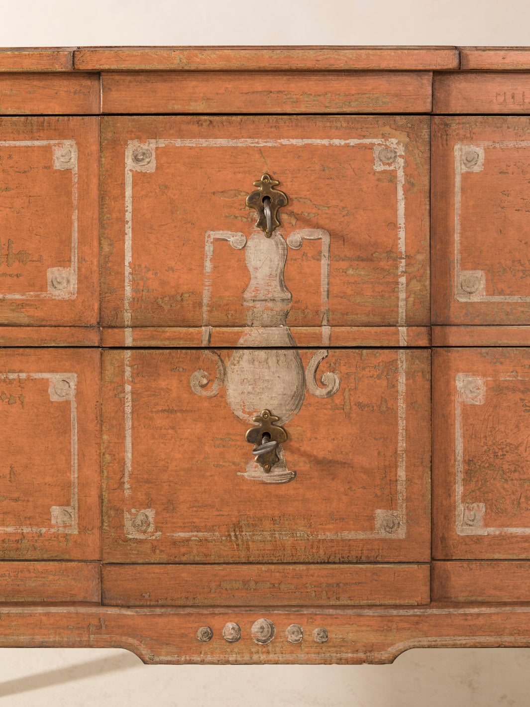 Bavarian Chest of Drawers Amphoras 