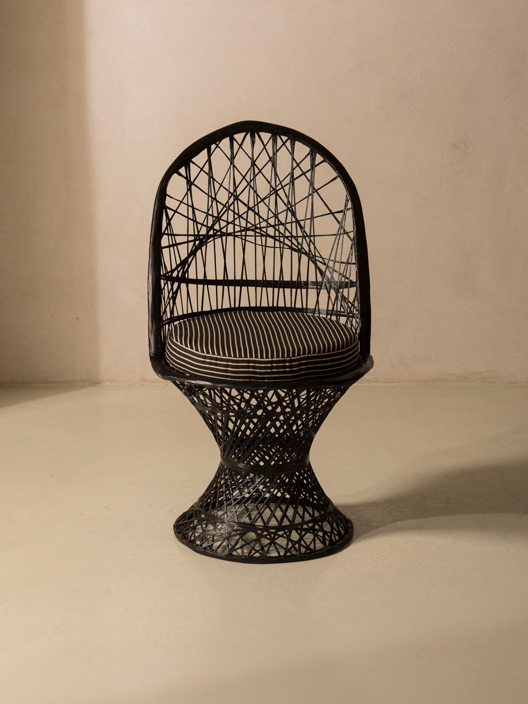 Fiberglass dining chair black