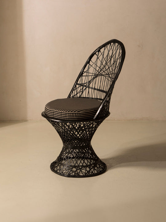 Fiberglass dining chair black