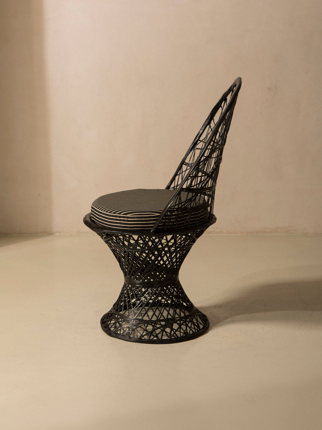 Fiberglass dining chair black