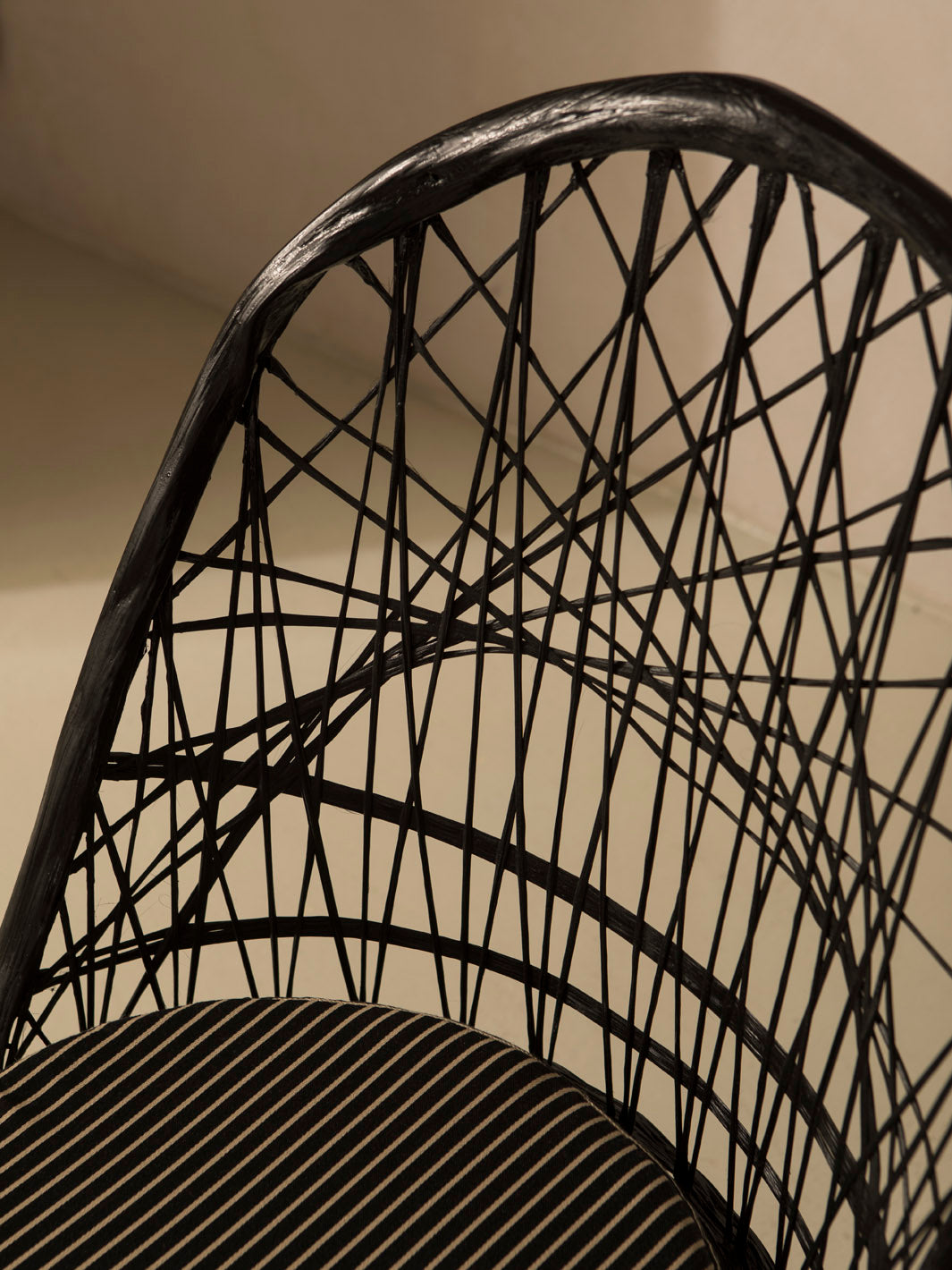 Fiberglass dining chair black