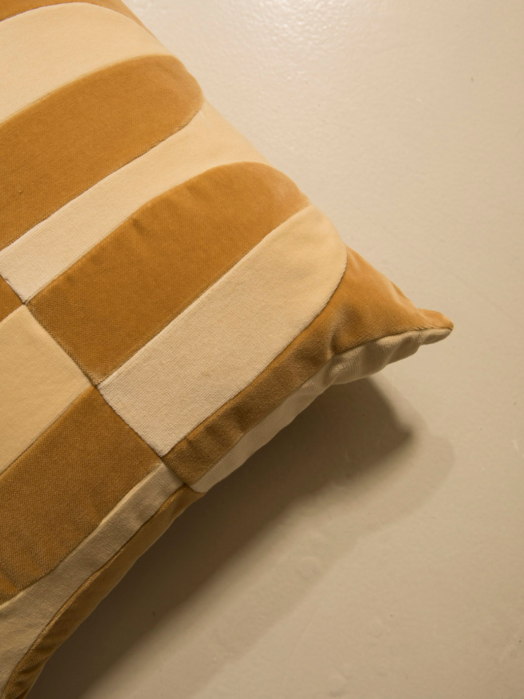 Cushion Abigail Almost Yellow