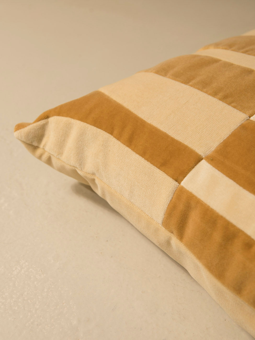 Cushion Abigail Almost Yellow