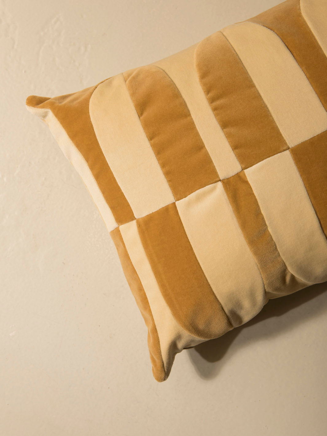 Cushion Abigail Almost Yellow