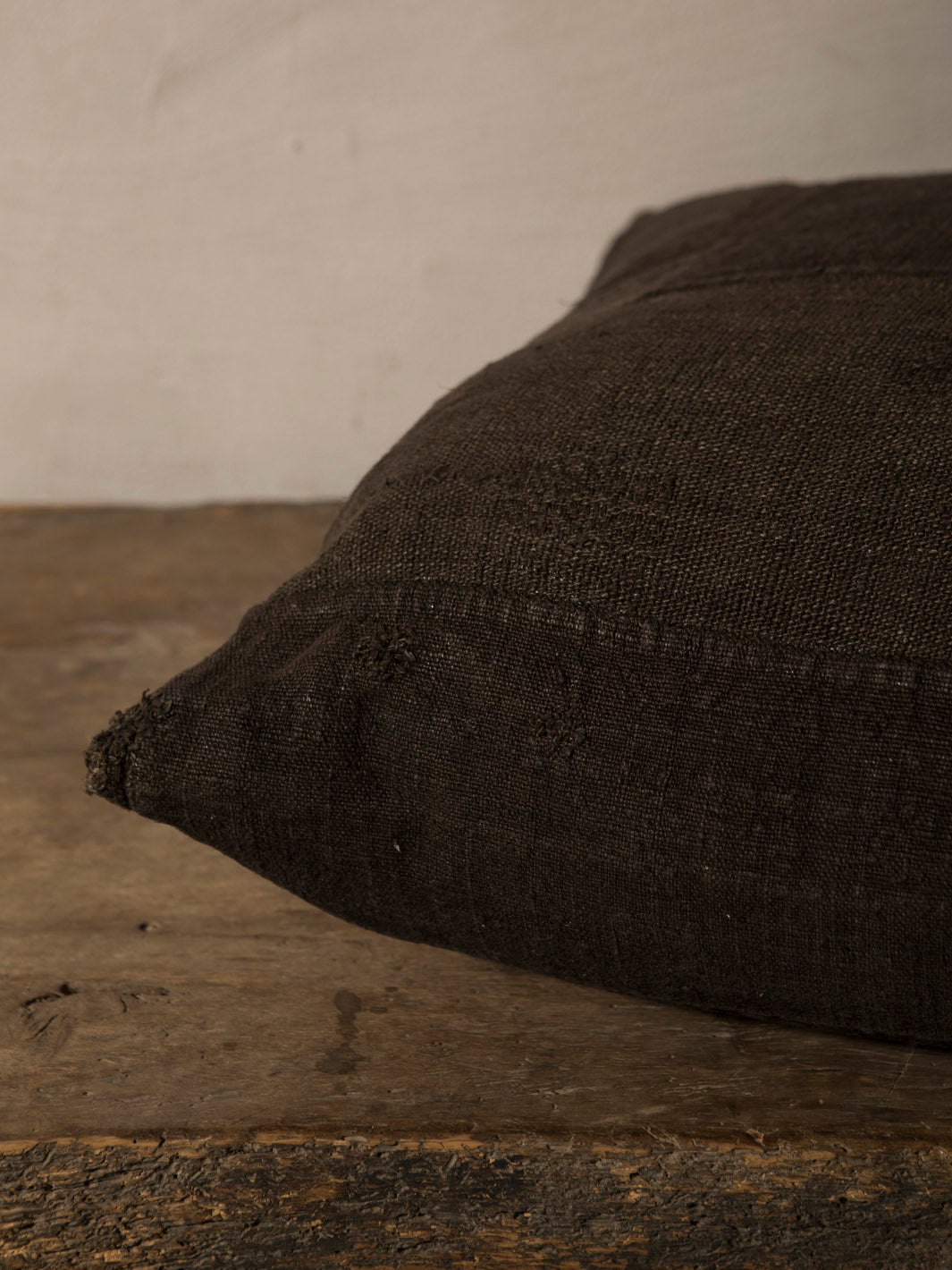 Almohadón Isabelle Yamamoto Dark cacao 80x50cm.