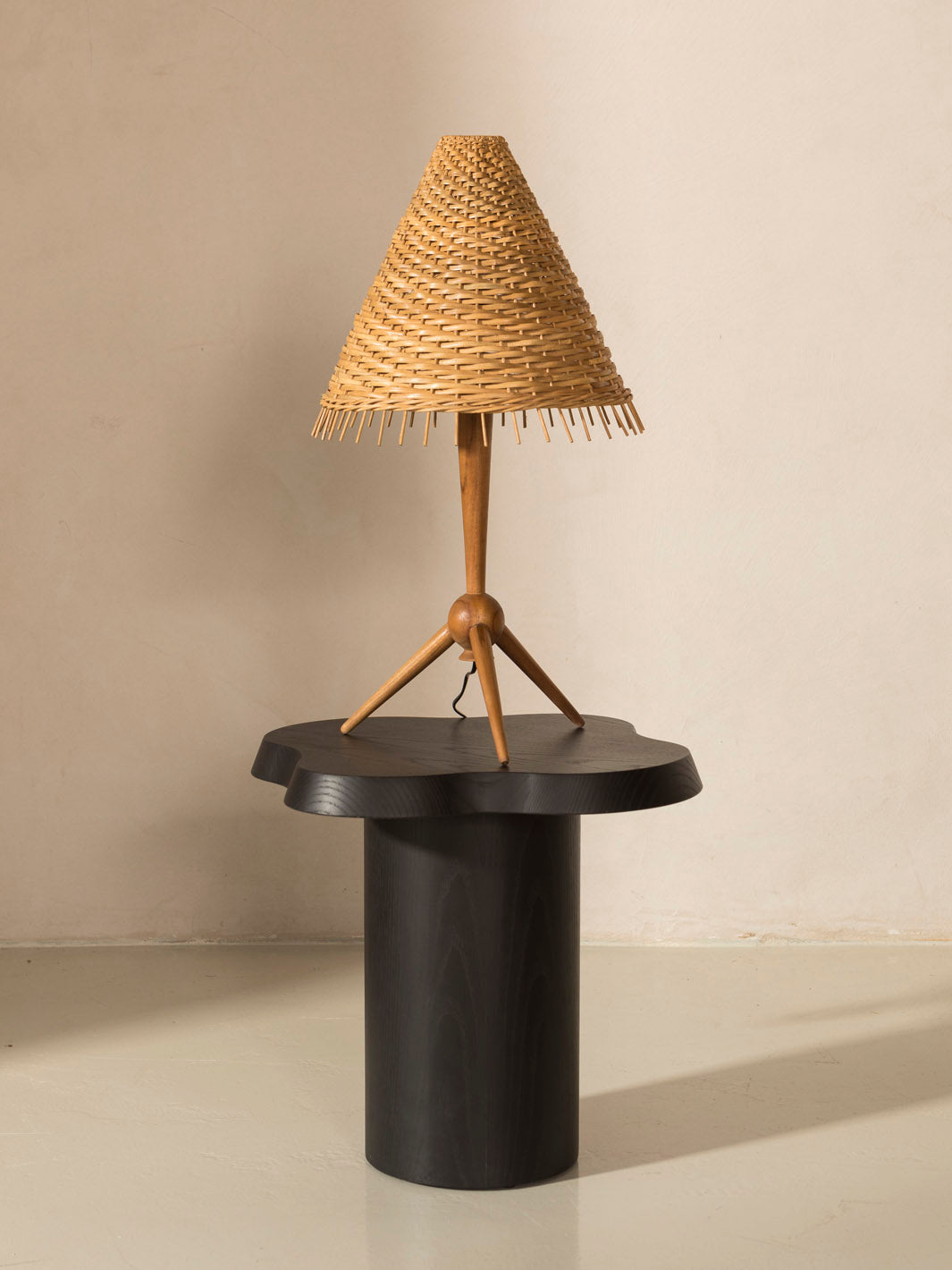 Rattan table lamp