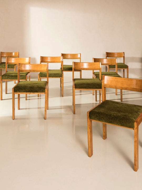 Ensemble de 9 chaises en noyer des années 70, Italie