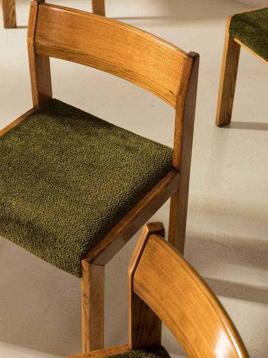Ensemble de 9 chaises en noyer des années 70, Italie