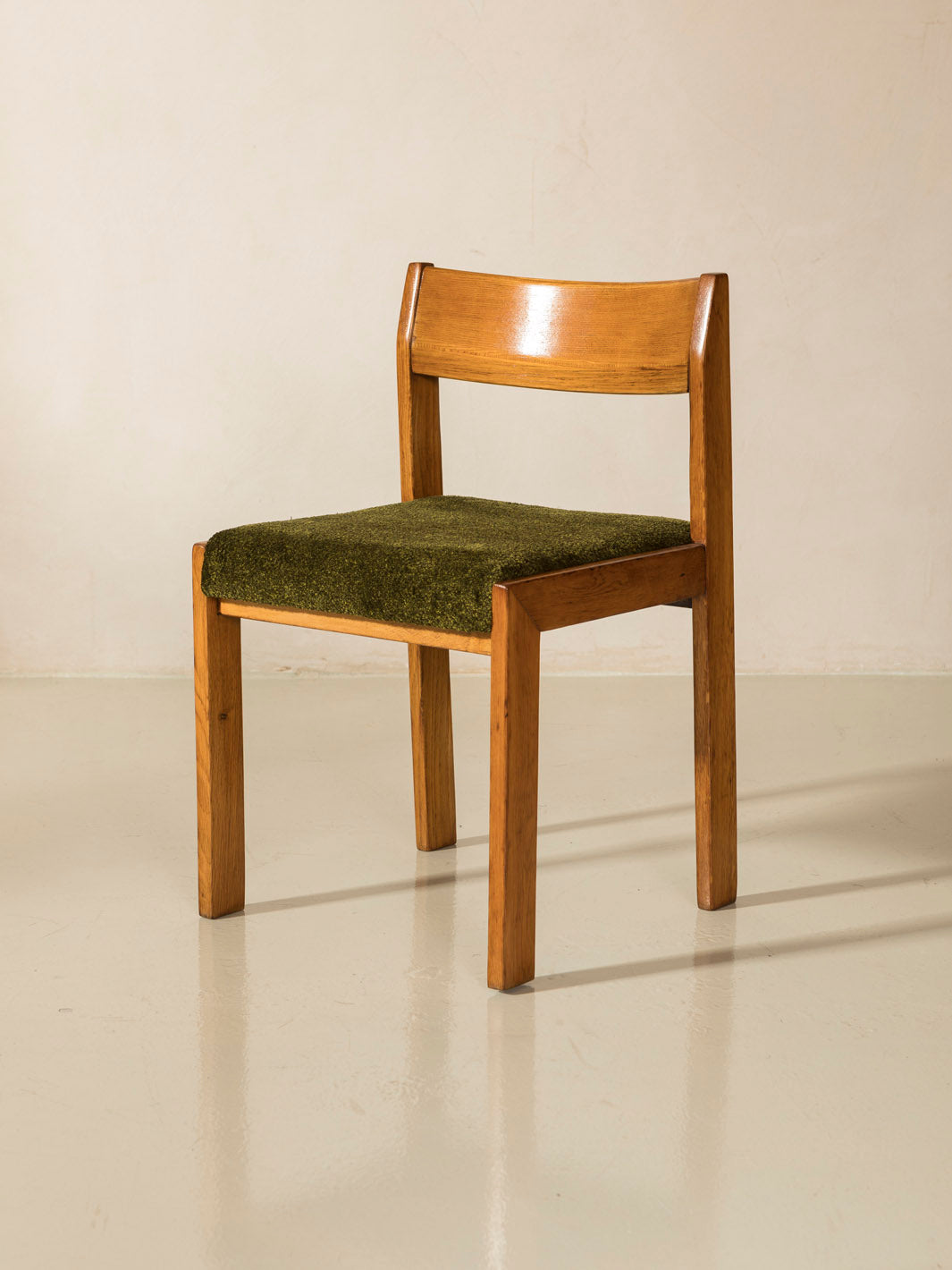 Ensemble de 9 chaises en noyer des années 70, Italie