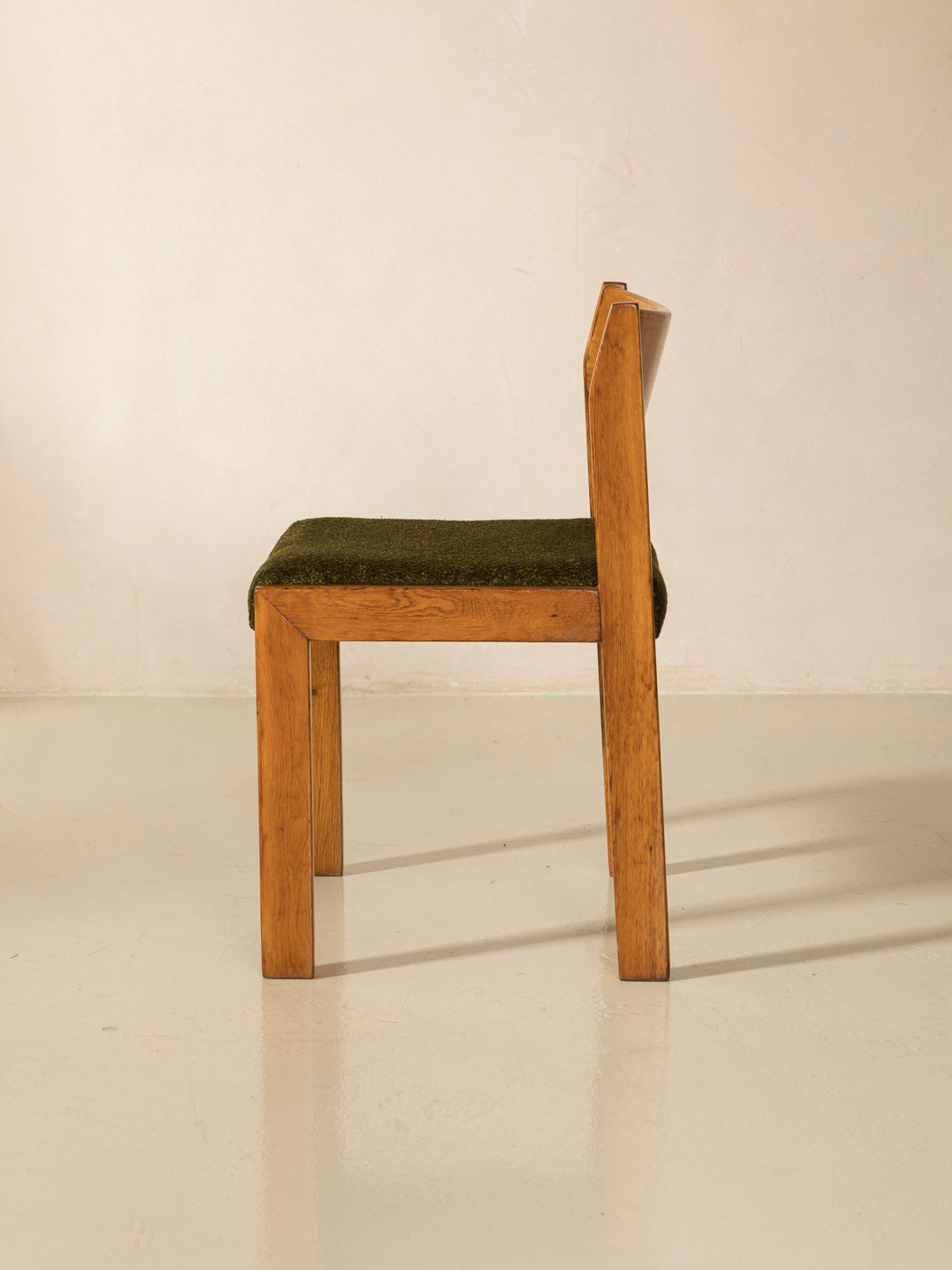 Ensemble de 9 chaises en noyer des années 70, Italie