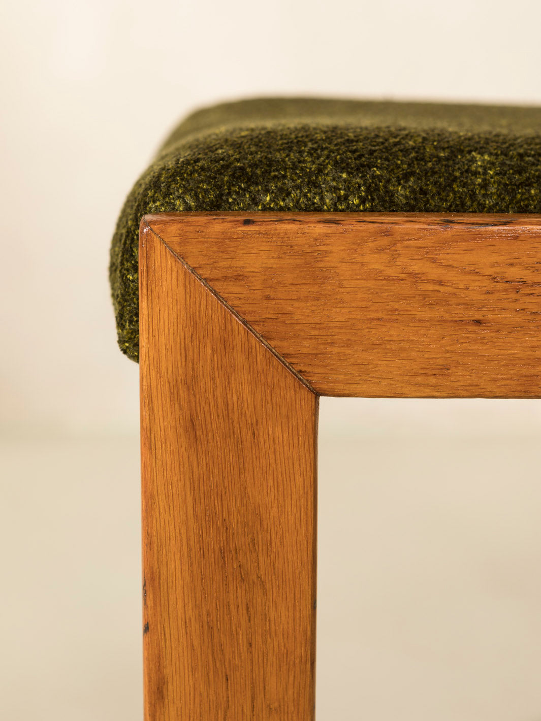 Ensemble de 9 chaises en noyer des années 70, Italie