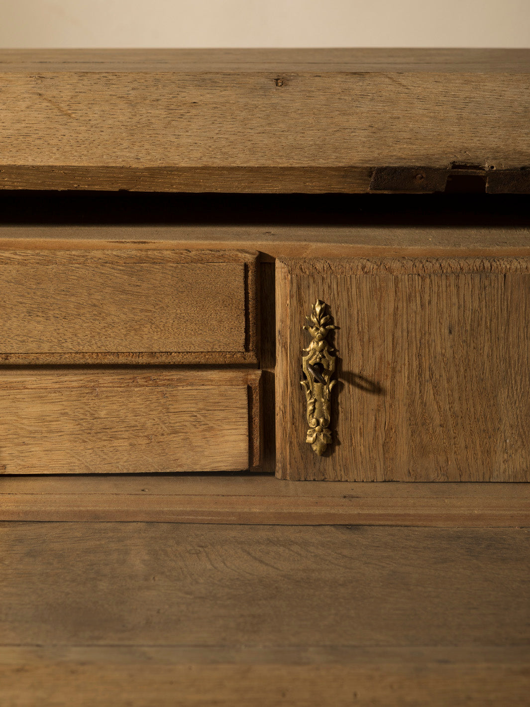 Chest of drawers Belgium chestnut 106th century (107cm long x XNUMXcm high)