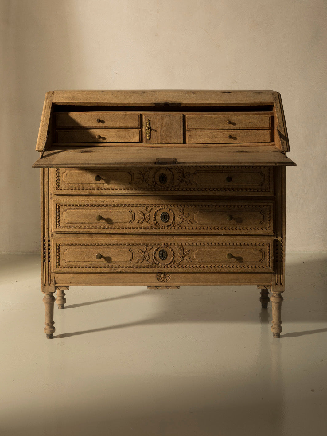 Chest of drawers Belgium chestnut 106th century (107cm long x XNUMXcm high)
