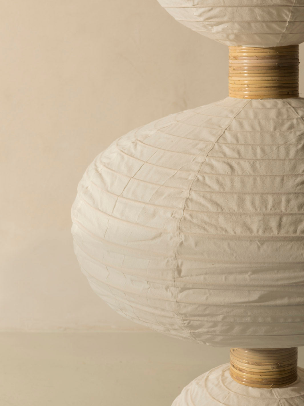 Magistrale lamp, rattan and natural fabric, 250 cm, 4 shades