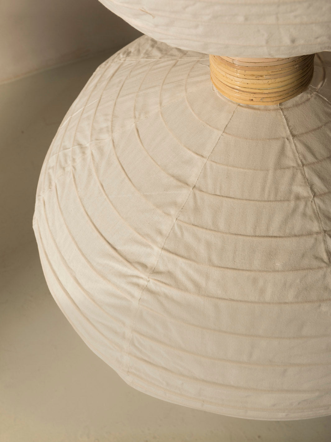 Lámpara Magistrale ratán & tejido natural 250cm 4 tulipas