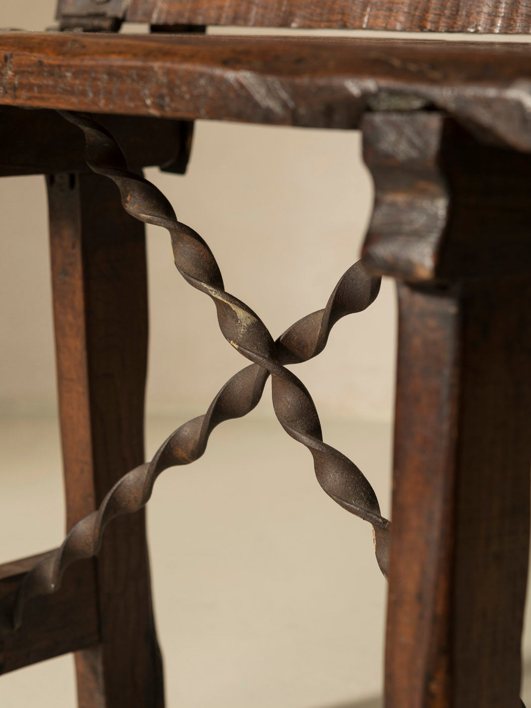 Popular Italian chestnut stool from the 18th century