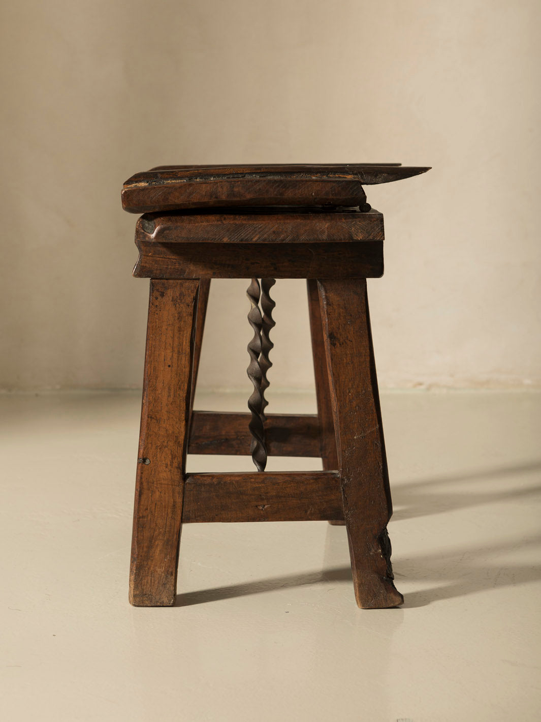 Popular Italian chestnut stool from the 18th century