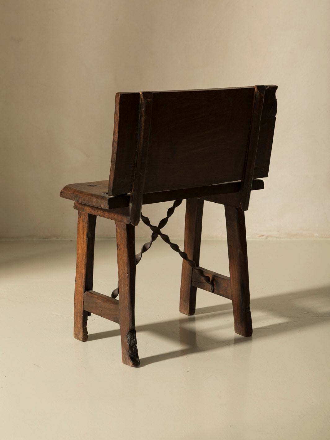 Popular Italian chestnut stool from the 18th century