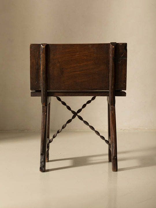 Popular Italian chestnut stool from the 18th century