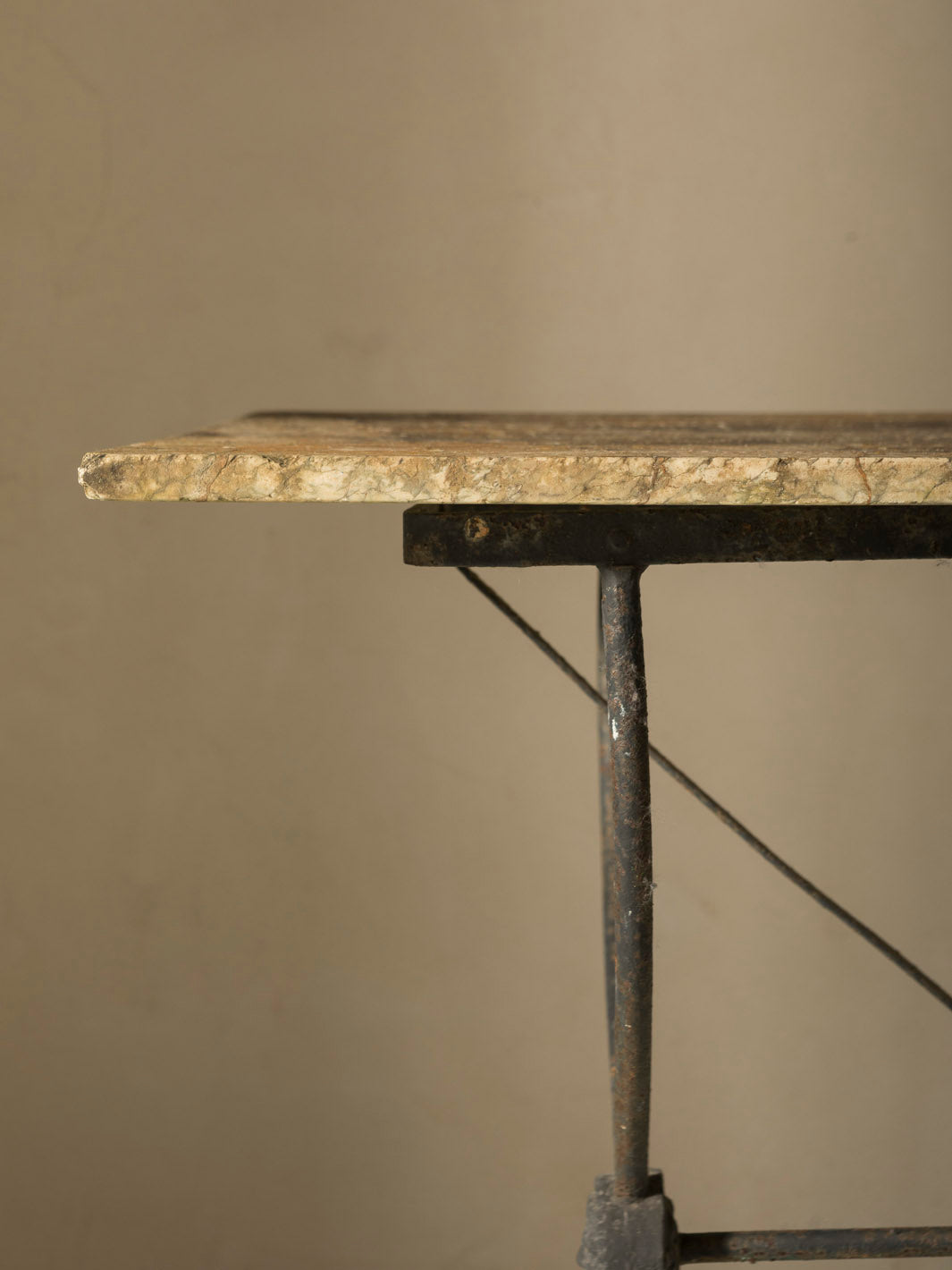 Paire de tables en pierre, France, XIXe siècle