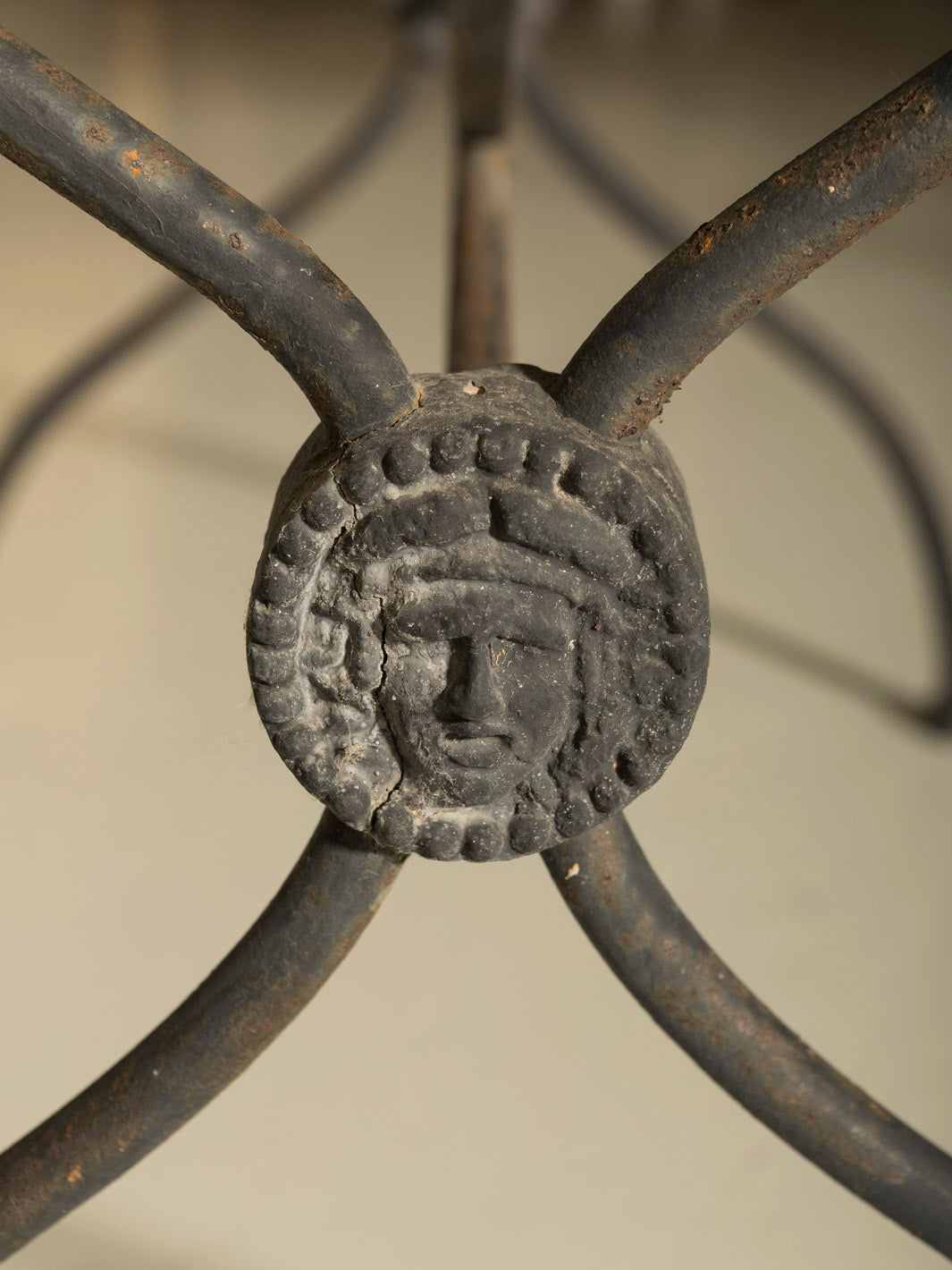 Paire de tables en pierre, France, XIXe siècle