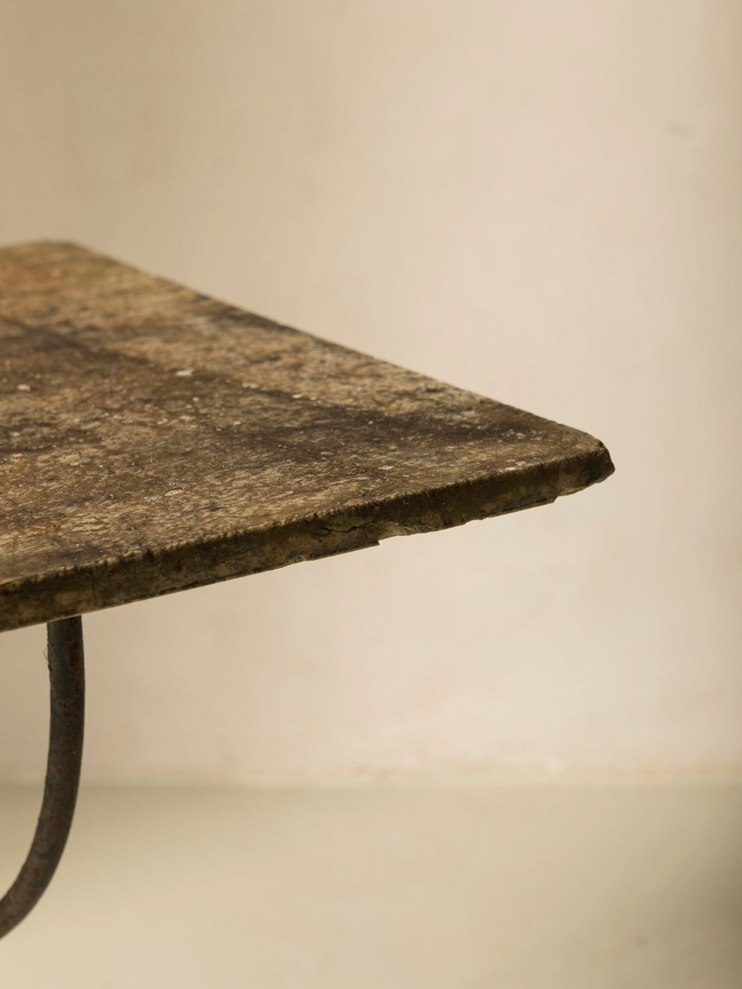 Paire de tables en pierre, France, XIXe siècle