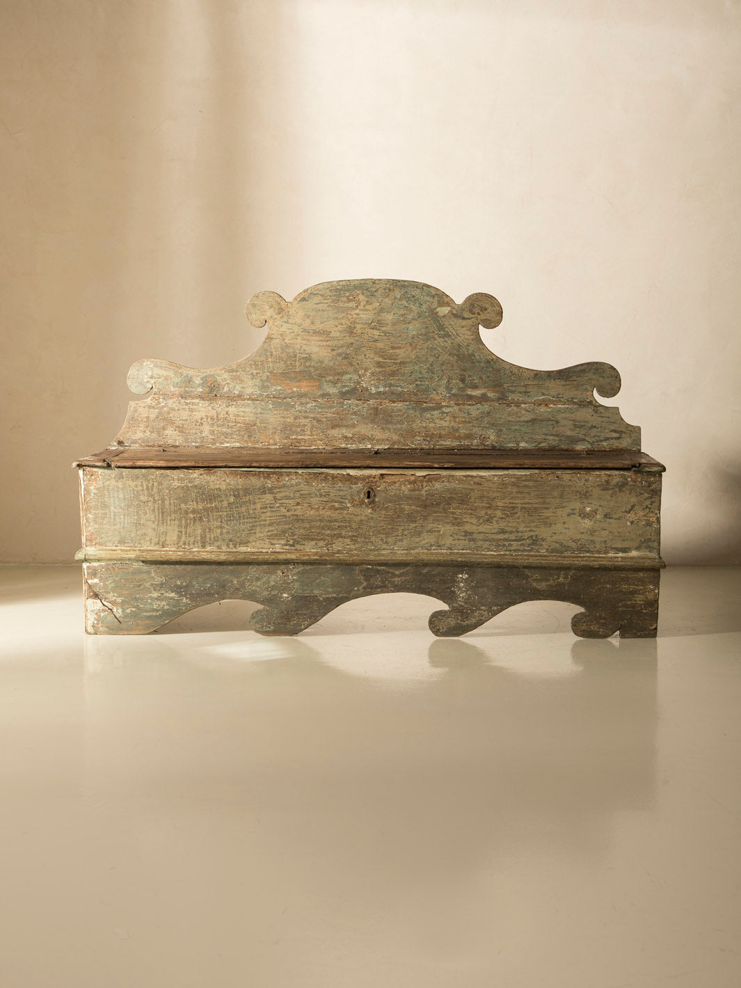 Venetian bench from the 18th century with patina
