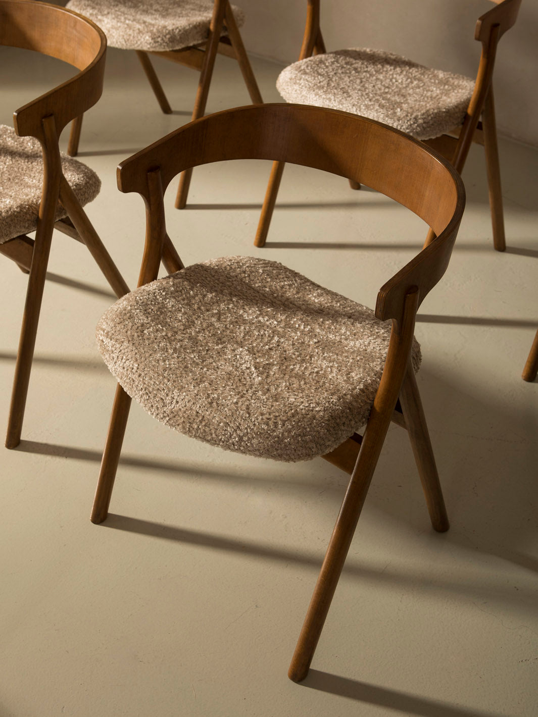 Italian curved chair