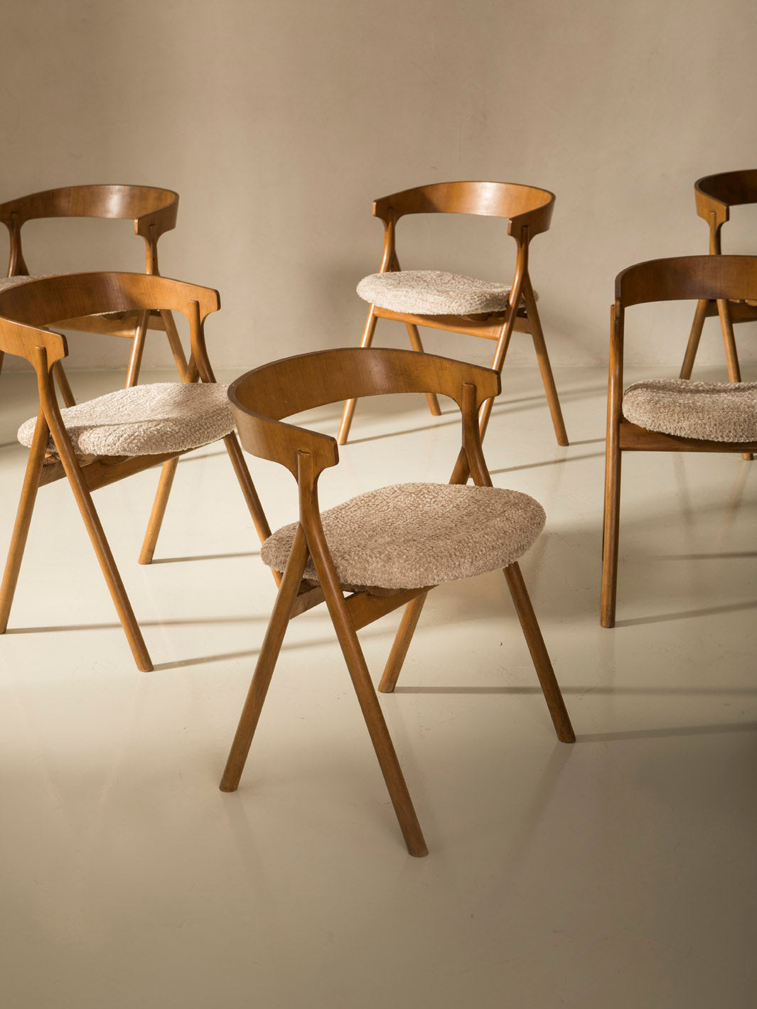 Italian curved chair
