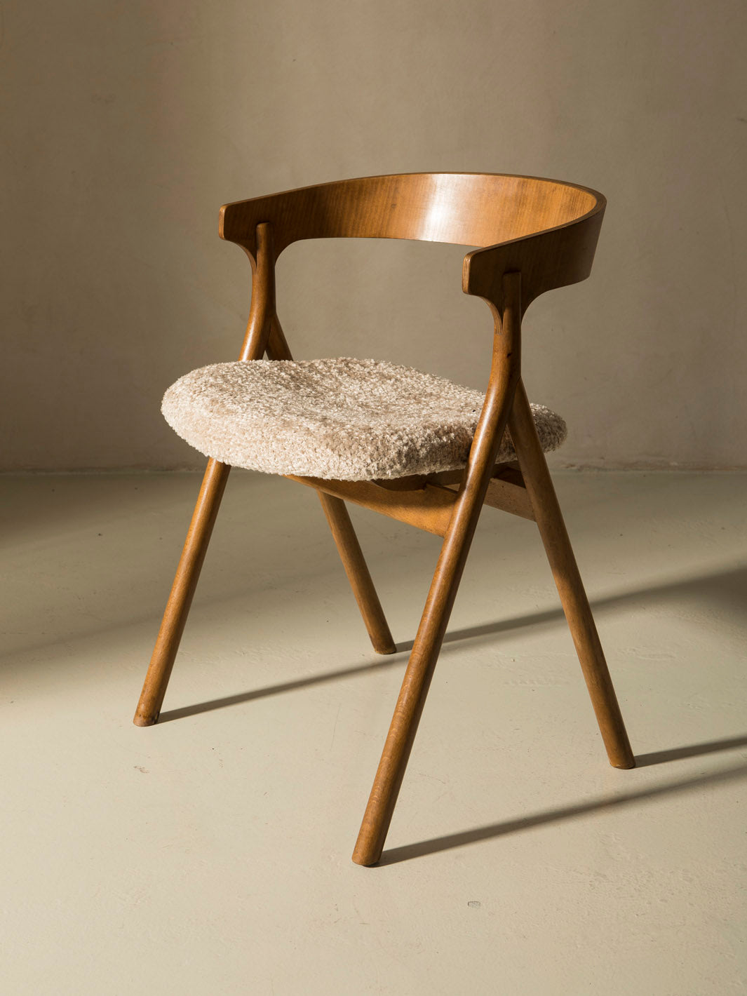 Italian curved chair