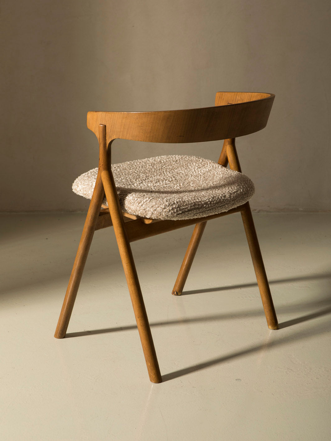 Italian curved chair