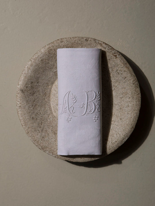 Juego de 8 servilletas de Damasco "AB"