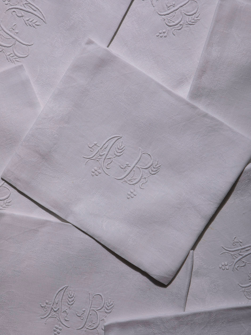 Juego de 8 servilletas de Damasco "AB"