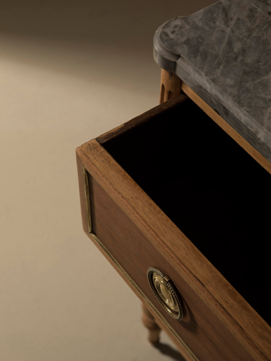 Cómoda Louis XVI madera de caoba