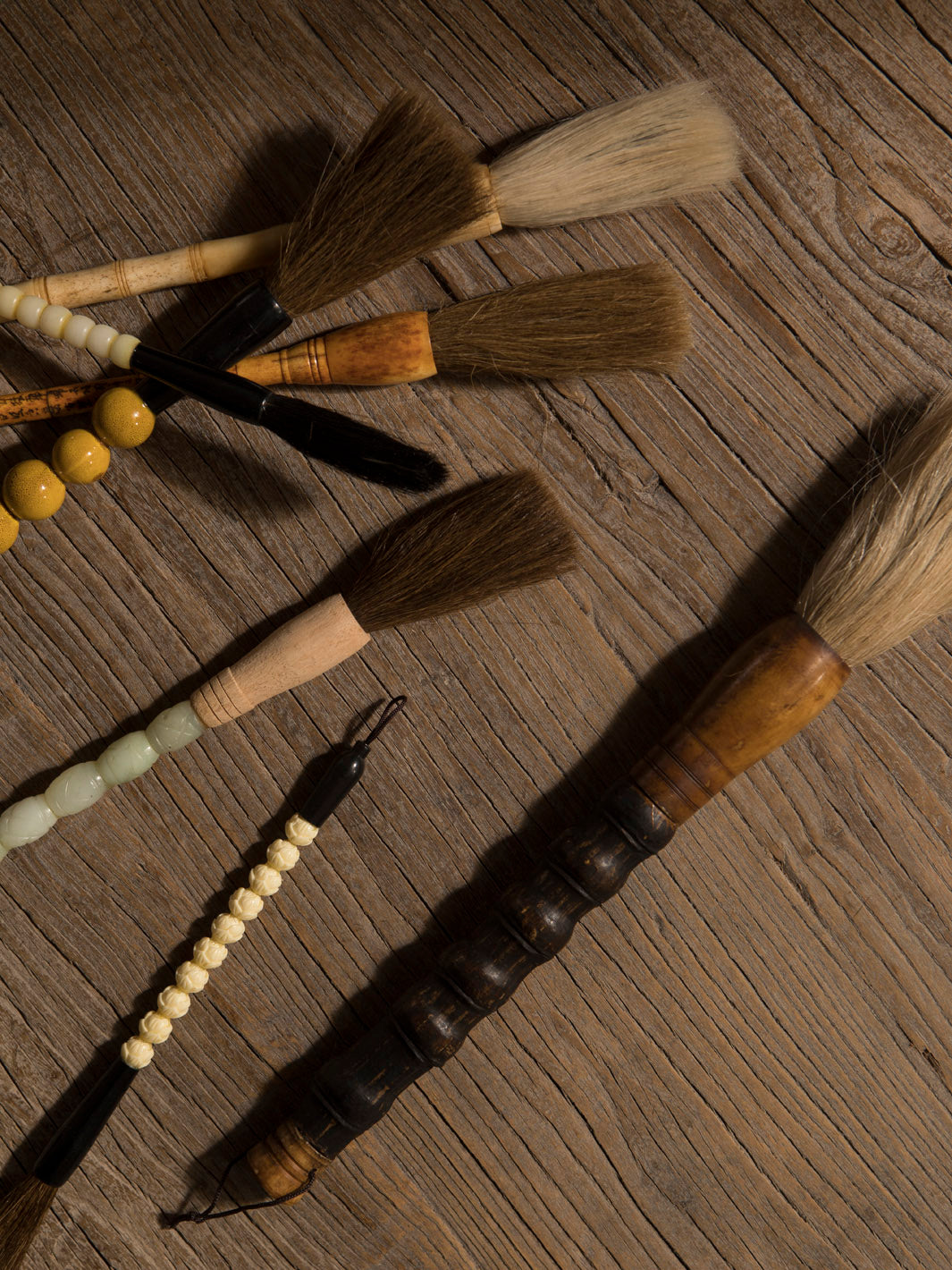 Decorative ceramic brush