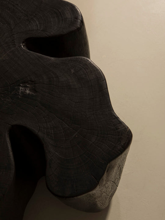 Mesa de centro de pulai carbonizado