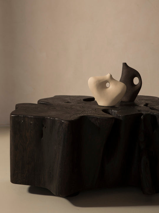 Mesa de centro de pulai carbonizado