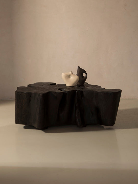 Mesa de centro de pulai carbonizado