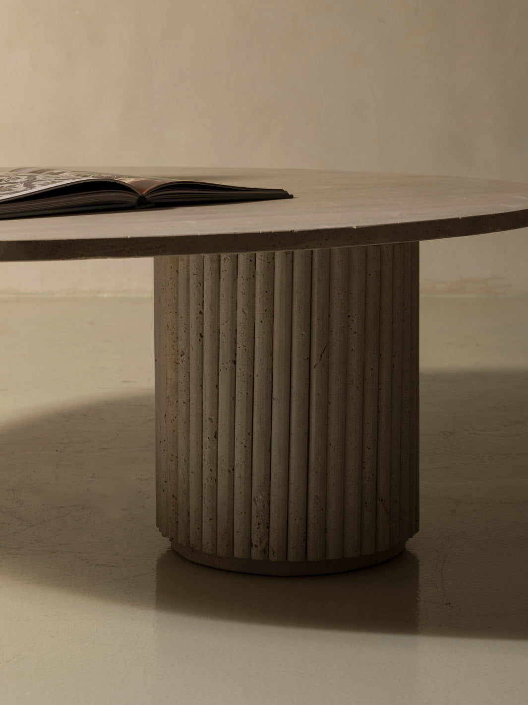 Amira travertine table 140x120cm