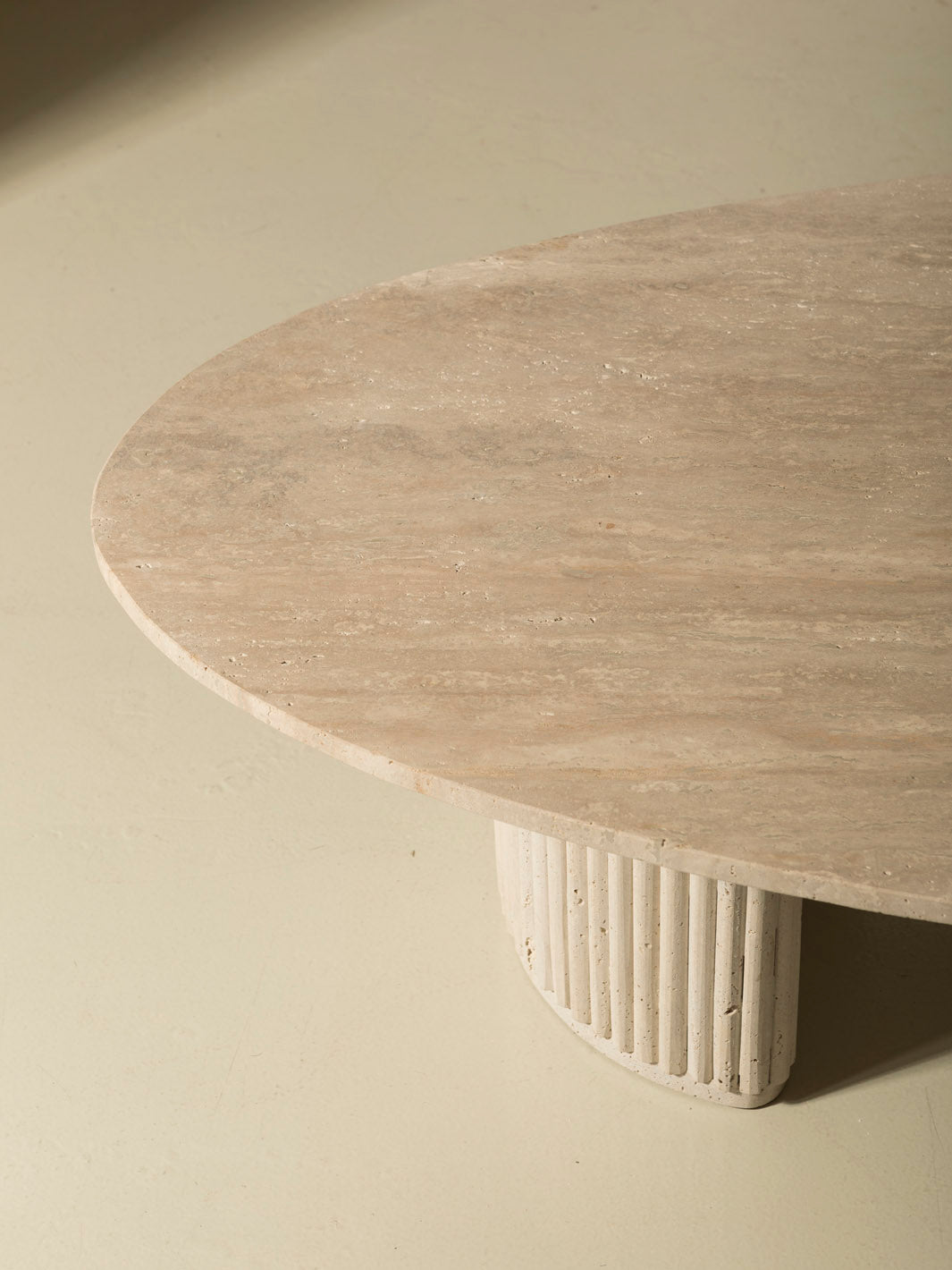 Amira travertine table 140x120cm