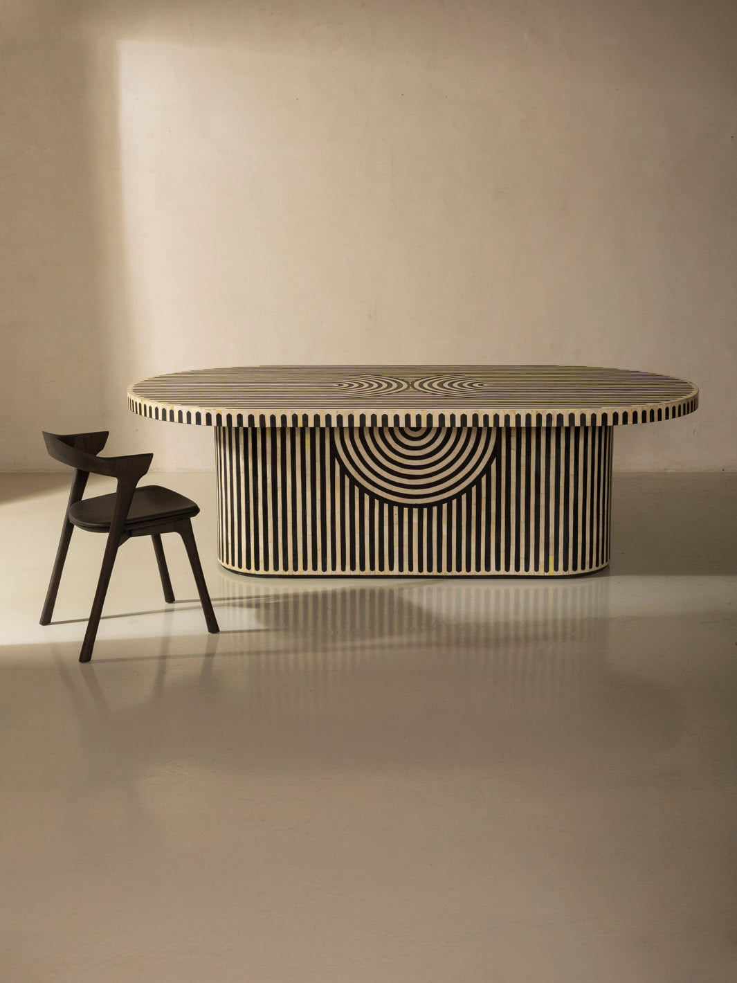 Mesa ovalada marquetería África 200,5cm