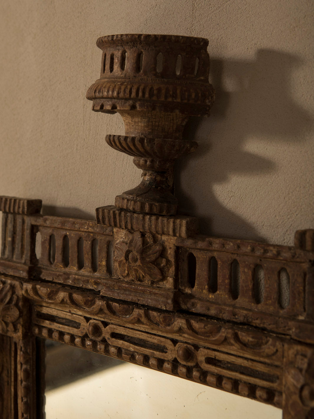 Bavarian mirror with a crest, 19th century