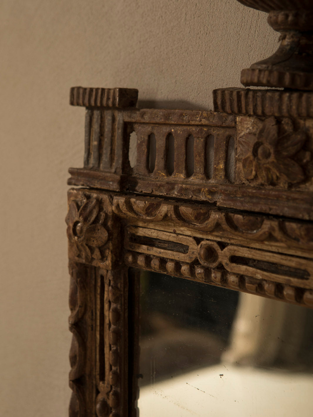 Bavarian mirror with a crest, 19th century