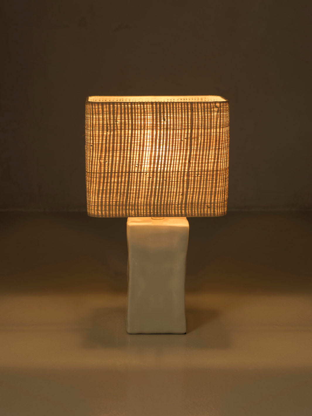 Lámpara de mesa Nomad Ecru