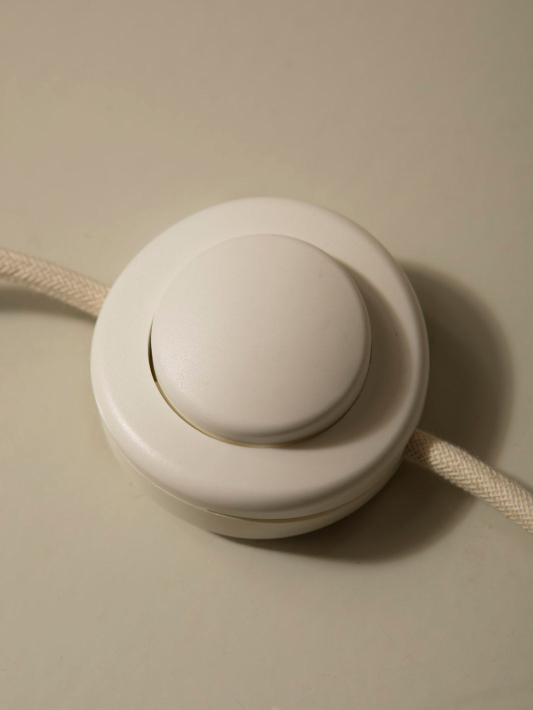 Lámpara de pie Tower color ecru reactif