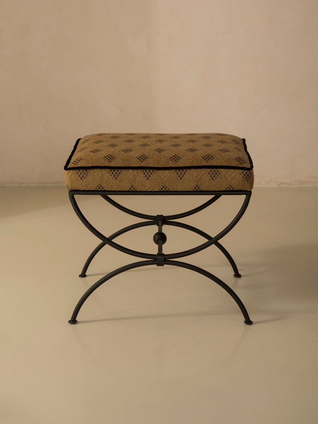 Jans bench with Elitis outdoor fabric