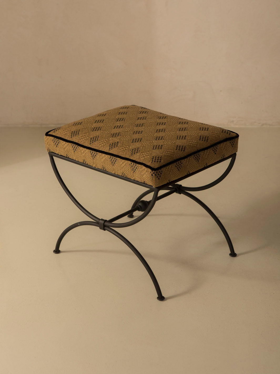Jans bench with Elitis outdoor fabric