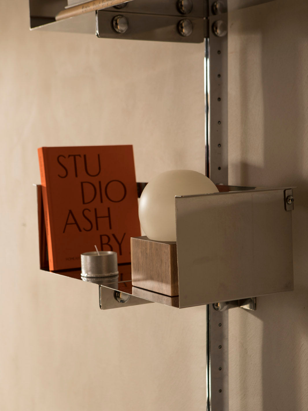 Librería Vittorio Introini para Saporiti