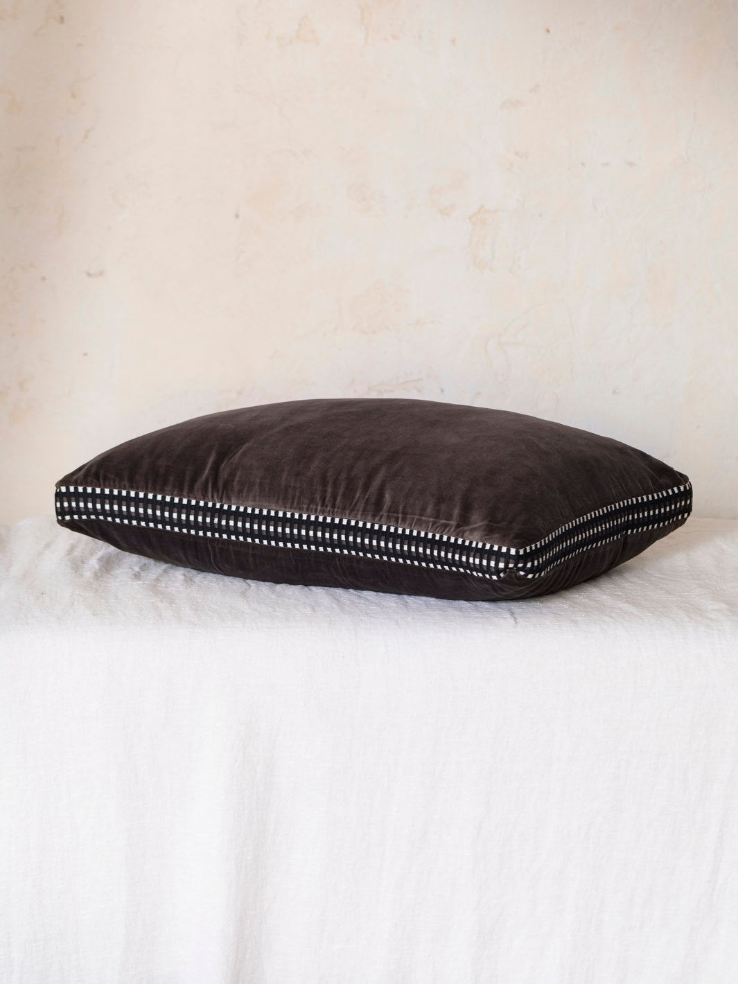 ATHENA Goudron cushion 50x70cm