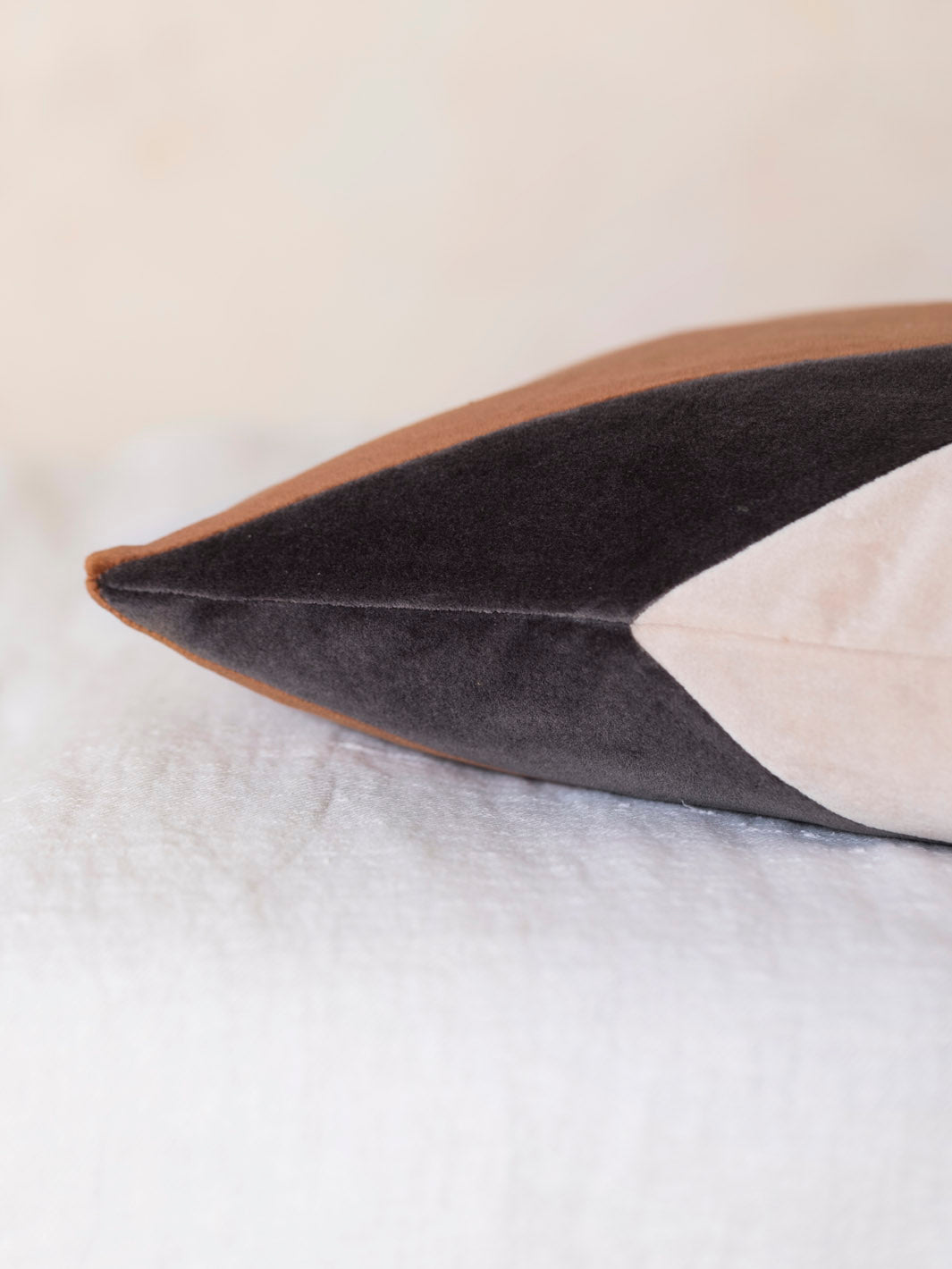CLIO Pain Brûlé cushion 30x45cm